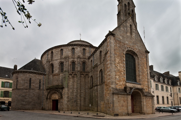Église Sainte Croix, Quimperlé (Finistère)  Photo by Dennis Aubrey