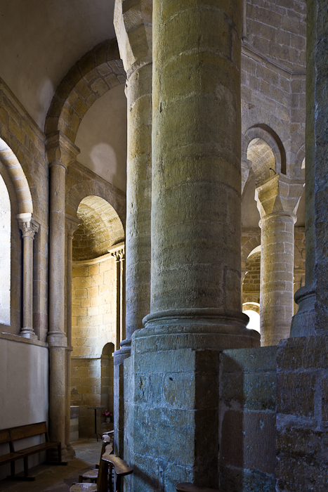 Ambulatory, Église Sainte-Eulalie-de-Cerson, Sainte-Eulalie-d’Olt (Aveyron)  Photo by PJ McKey