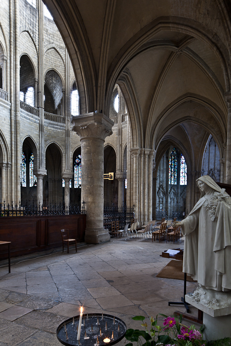 Chapel, Collégiale Notre-Dame, Mantes-la-Jolie (Yvelines) Photo by PJ McKey