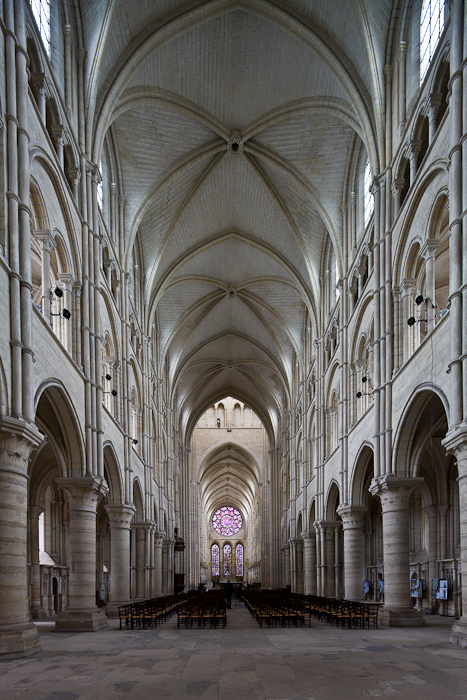 Nave, Cathédrale Notre Dame de Laon, Laon (Aisne)  Photo by Dennis Aubrey