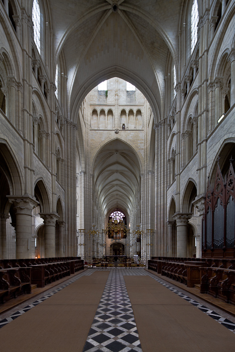 Choir, looking west, Cathédrale Notre Dame de Laon, Laon (Aisne)  Photo by Dennis Aubrey
