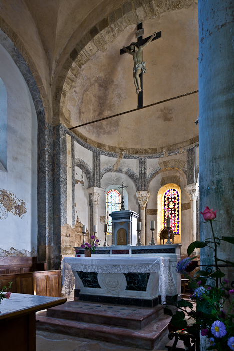 Apse from south, Église Saint-Pierre-aux-Liens,  Varenne-l'Arconce (Saône-et-Loire)  Photo by PJ McKey