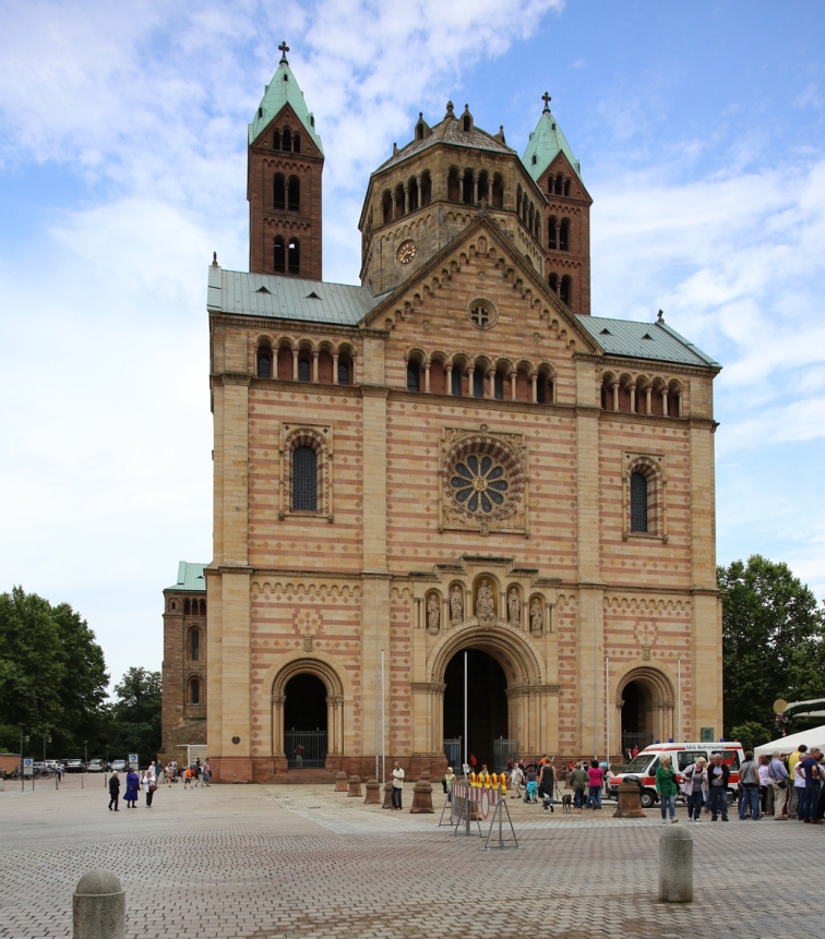 Western facade with the original Salian Westwork restored in the 19th century, Imperial Cathedral Basilica of Saint Mary and Saint Stephen, Speyer (Rhineland-Palatinate)  Photo by Jong-Soung Kimm